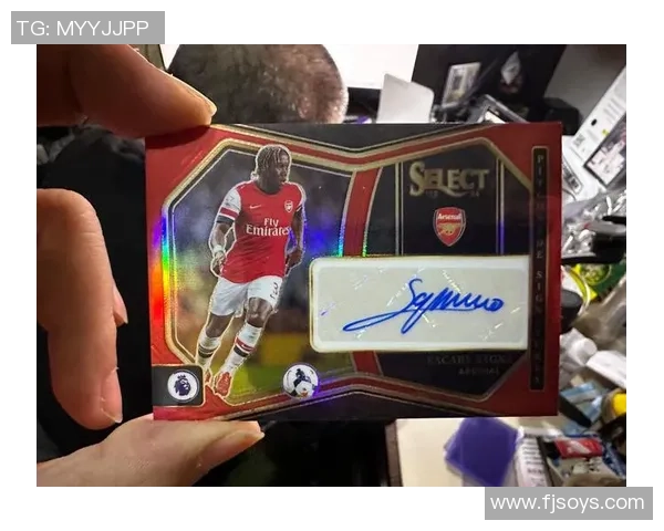 帕尼尼足球亲签球星卡珍藏版上市 引领收藏新潮流