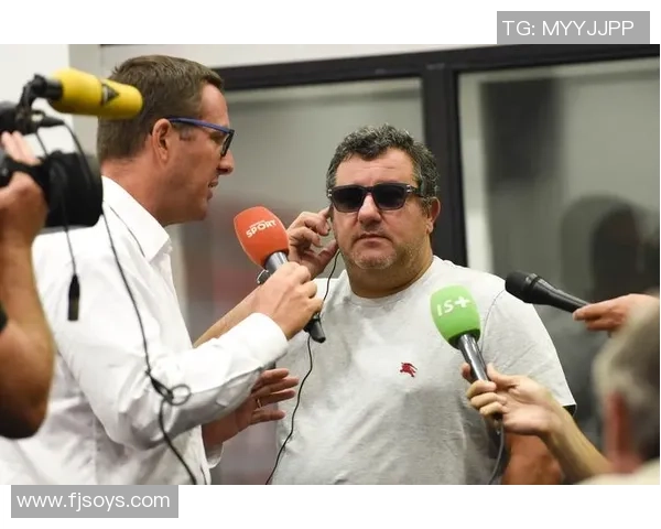 足球球星手势礼仪解析与文化内涵探讨